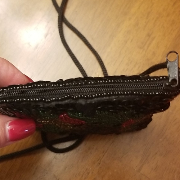 $5 Item MUST BUNDLE WITH 2 OTHER ITEMS  Tiny holiday wreath sequined bag - Picture 8 of 8